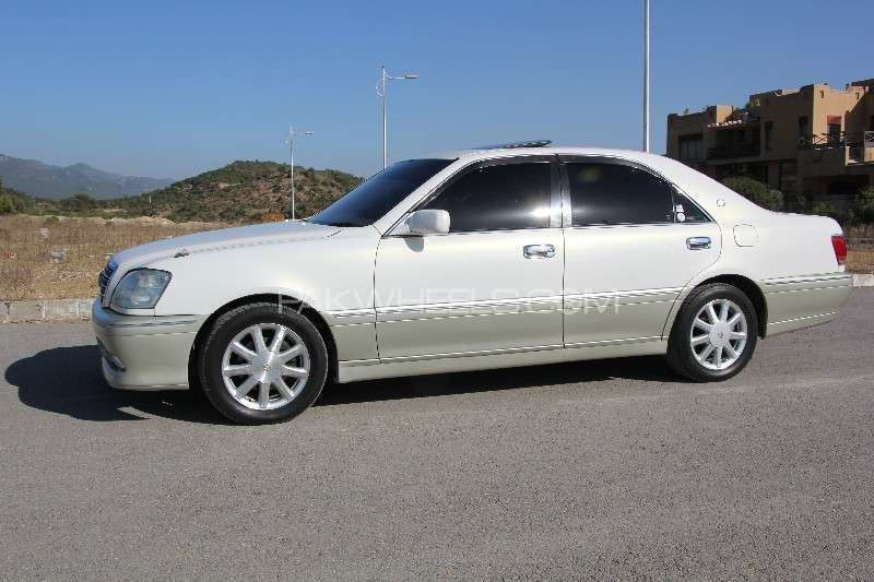 Toyota Crown 2002 for Sale in Islamabad Image-1