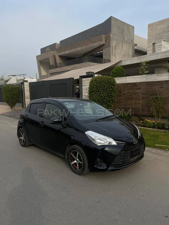 Toyota Vitz 2018 for Sale in Gujrat Image-1