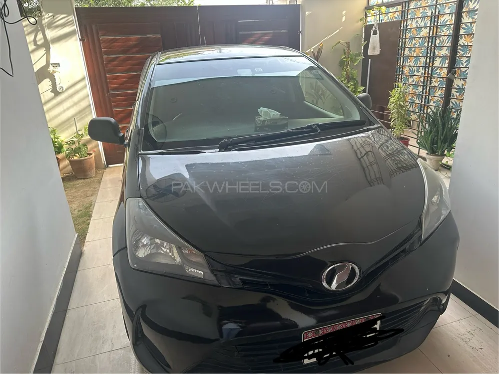 Toyota Vitz 2015 for sale in Karachi