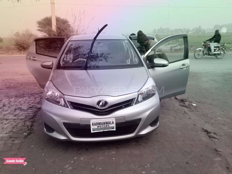 Toyota Vitz 2012 for Sale in Pasrur Image-1