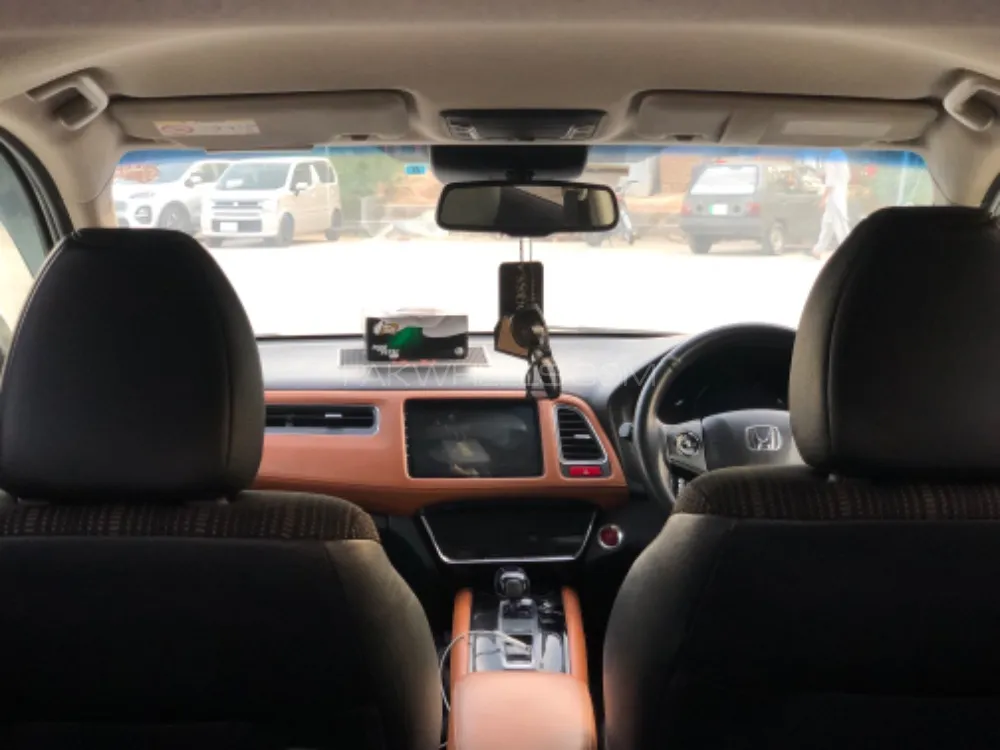 Honda Vezel 2015 for Sale in Islamabad Image-1