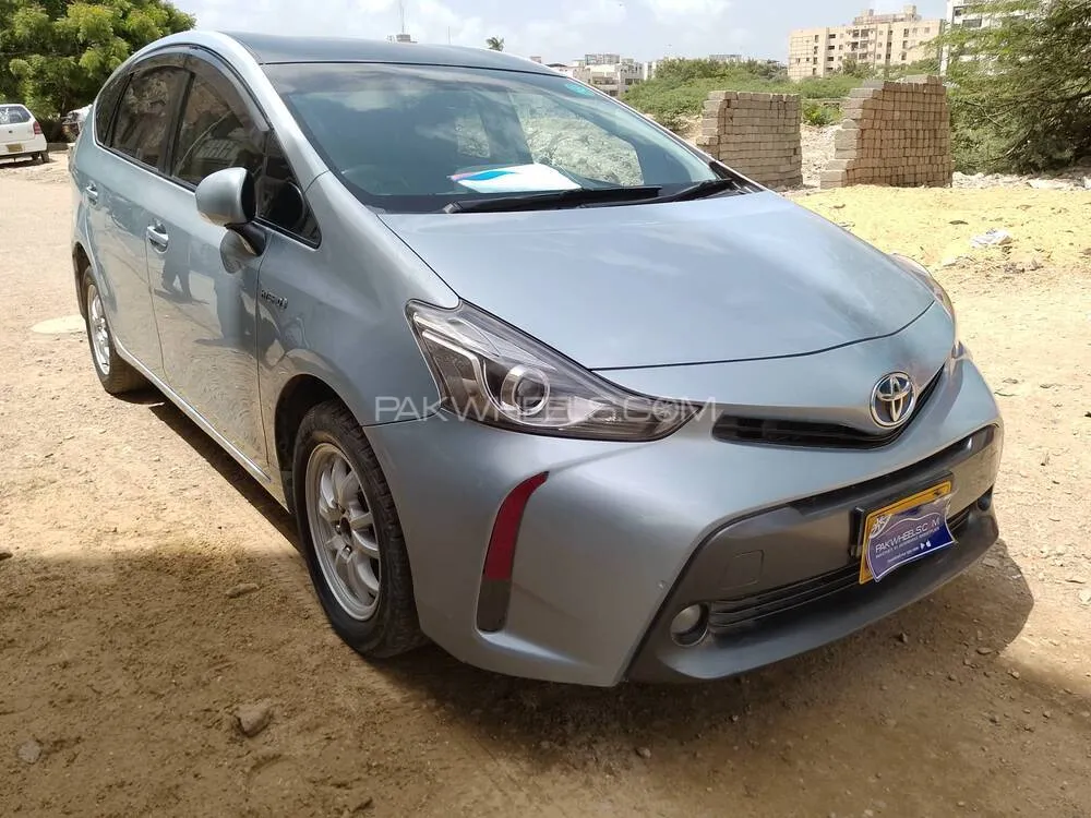 Toyota Prius Alpha 2012 for sale in Karachi