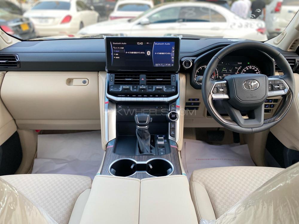 Toyota Land Cruiser ZX LC300 
3.5L Twin Turbo Petrol
Model: 2023
Zero Meter 
Unregistered 
Fresh import

*Heads up Display
*Fingerprint Start
*Rear Entertainment 
*Cool box 
*Beige Room 
*7 Seater 
*Back Autodoor 
*JBL Sound System 
*Modellista Kit