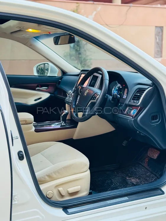 Toyota Crown 2013 for Sale in Faisalabad Toyota Crown 2013 for Sale in Faisalabad Image-12