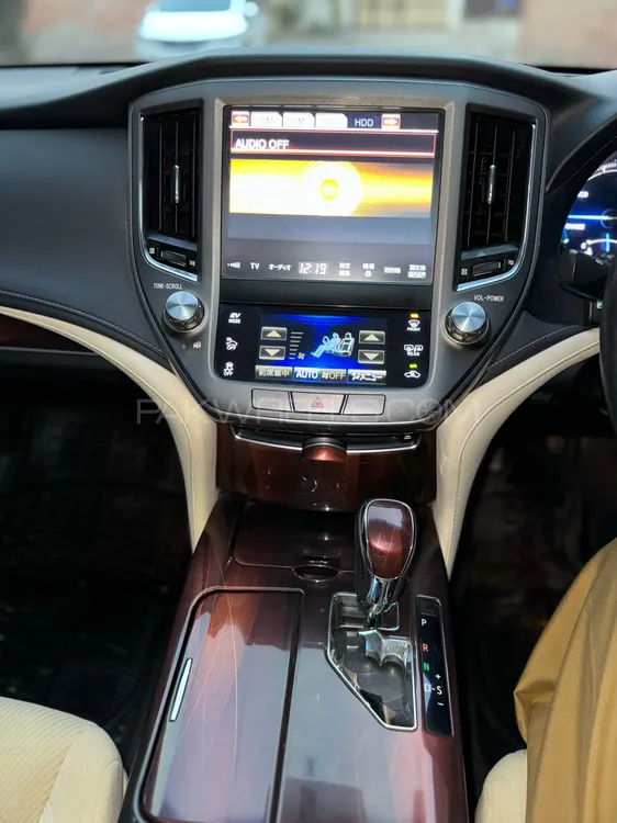 Toyota Crown 2013 for Sale in Faisalabad Toyota Crown 2013 for Sale in Faisalabad Image-11