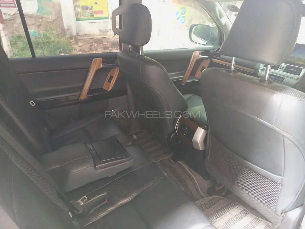 Toyota Prado 2011 for Sale in Karachi Toyota Prado 2011 for Sale in Karachi Image-9