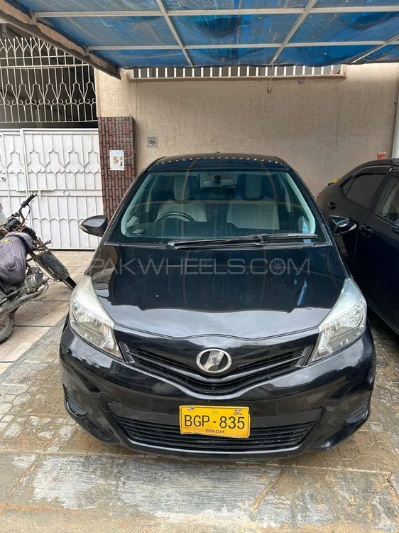 Toyota Vitz 2013 for Sale in Karachi Image-1