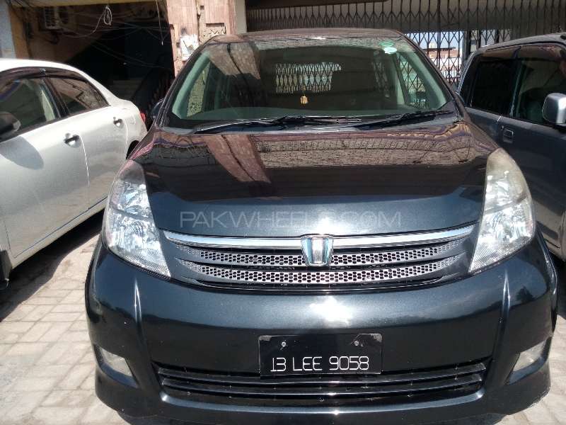 Toyota ISIS 2007 for Sale in Faisalabad Image-1