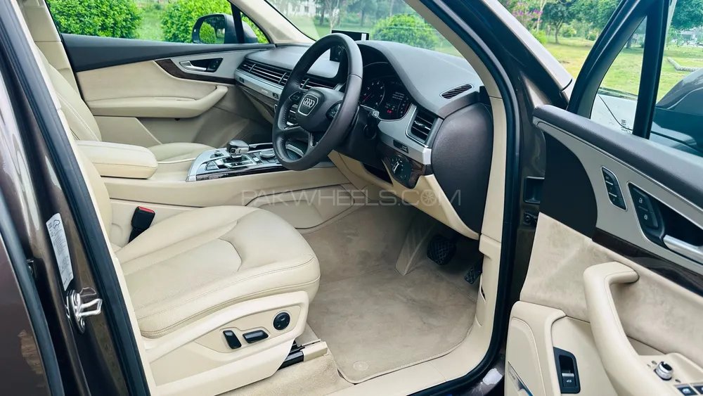Audi Q7 2018 for Sale in Lahore Audi Q7 2018 for Sale in Lahore Image-7