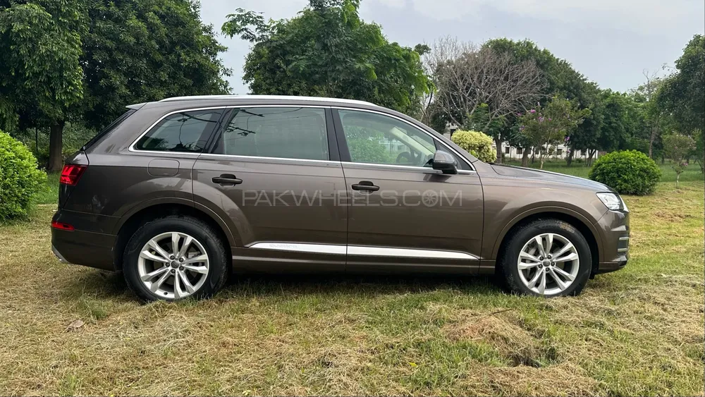 Audi Q7 2018 for Sale in Lahore Audi Q7 2018 for Sale in Lahore Image-4