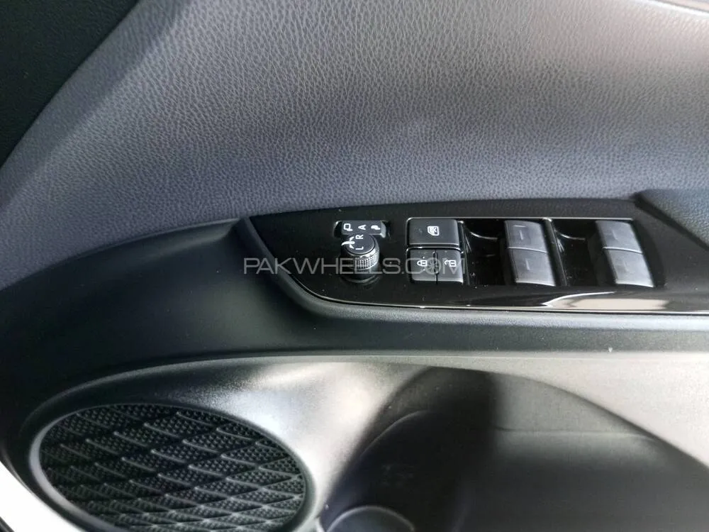 Toyota Prius 2020 for Sale in Lahore Toyota Prius 2020 for Sale in Lahore Image-12