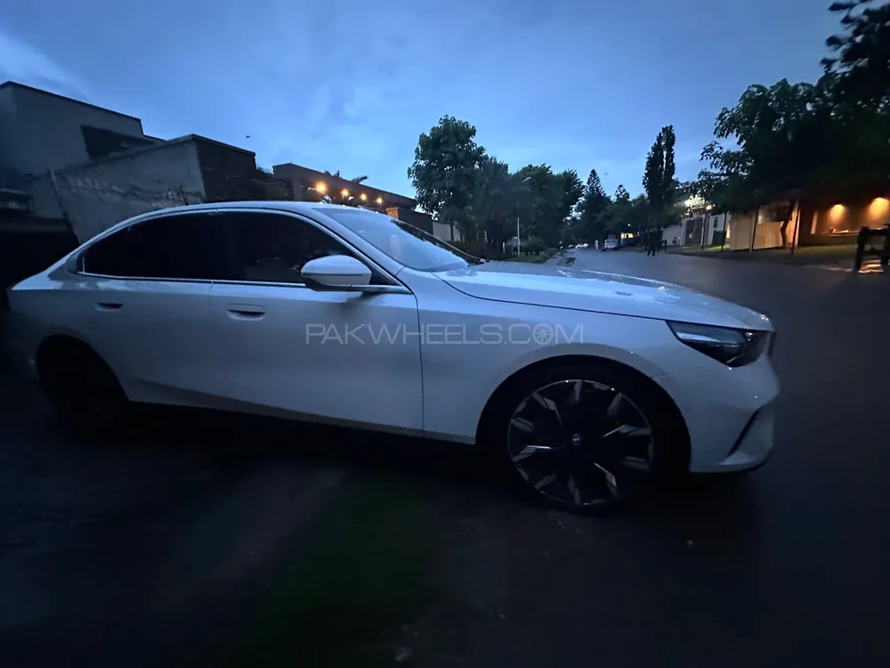 BMW i5 2024 for Sale in Islamabad BMW i5 2024 for Sale in Islamabad Image-6