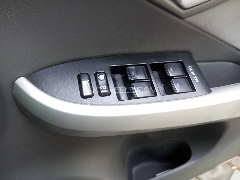 Toyota Prius 2009 for Sale in Lahore Toyota Prius 2009 for Sale in Lahore Image-12