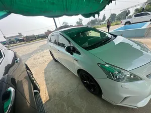 Toyota Prius Alpha G 2014 for Sale