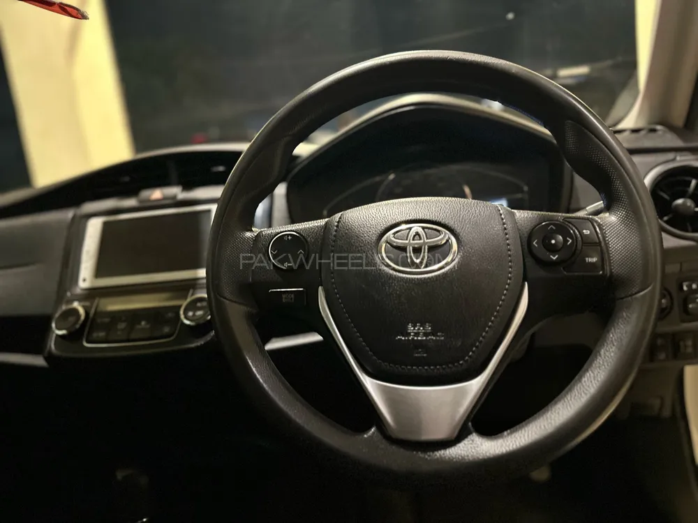 Toyota Corolla Axio 2016 for Sale in Lahore Toyota Corolla Axio 2016 for Sale in Lahore Image-5