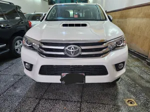 Toyota Hilux Revo V Automatic 3.0  2017 for Sale