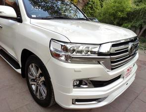 LandCruiser ZX ( V8 )  full house 
Model 2018/11 production 
Import 2023 unregistered 
Not a 100 km driven in Pakistan 
Mileage 28000 km
Pearl white metallic with brono leather interior 
4.5 AA as per auction sheet 
Brand new condition ( bumper to bumper original & spotless)
Top of line specs. 
Rear entertainment 
Cool box 
Wireless charger 
Original body kit 
Adapted Radar 
Further information please call & visit Victory Cars jail road Lahore