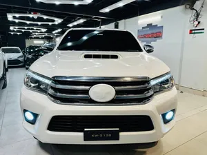 Toyota Hilux Revo V Automatic 2.8 2017 for Sale