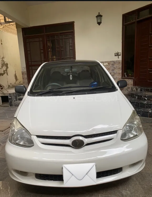 Toyota Platz 2004 for Sale in Karachi Image-1