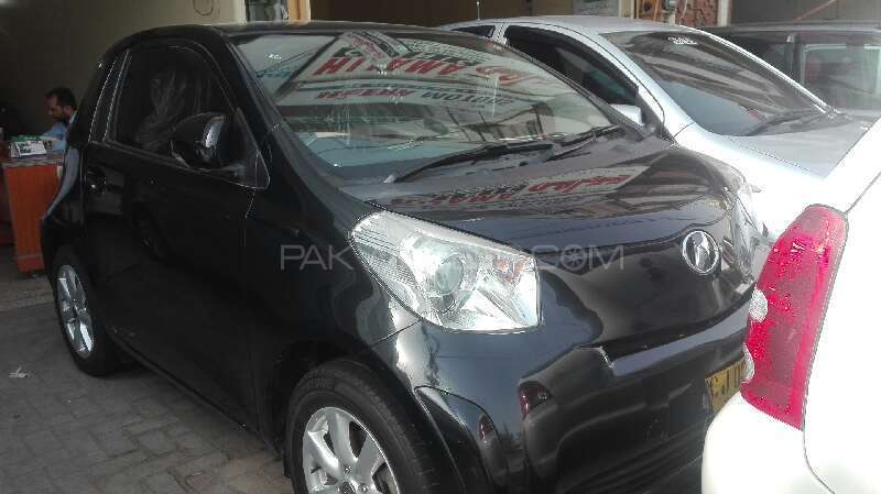Toyota iQ 2011 for Sale in Karachi Image-1
