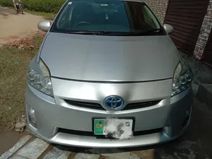 Toyota Prius Alpha G 2015 for Sale