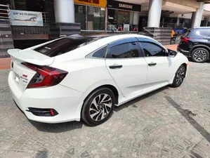 Honda Civic VTi Oriel 1.8 i-VTEC 2016 for Sale