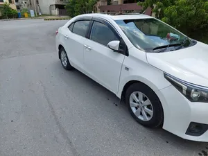 Toyota Corolla Altis Grande CVT-i 1.8 2015 for Sale