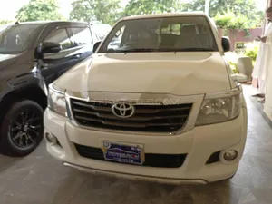 Toyota Hilux Revo G 2.4 2016 for Sale