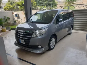 Toyota Noah G 2015 for Sale