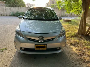 Toyota Prius Alpha G 2012 for Sale