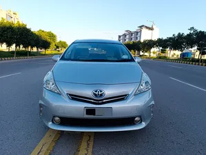 Toyota Prius Alpha G 2013 for Sale