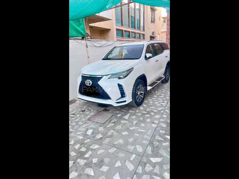 Toyota Fortuner 2017 for Sale in Karachi Image-1