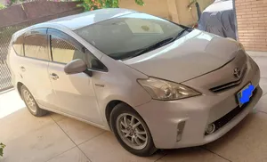 Toyota Prius Alpha G 2012 for Sale