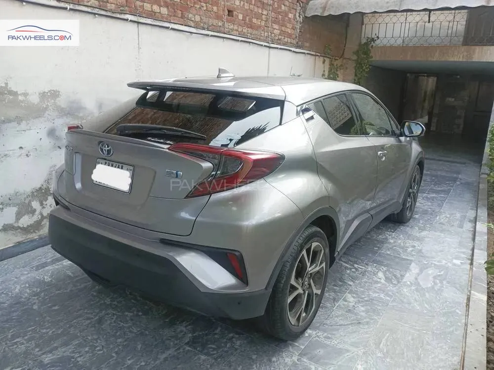 Toyota C-HR 2019 for Sale in Gujranwala Toyota C-HR 2019 for Sale in Gujranwala Image-5
