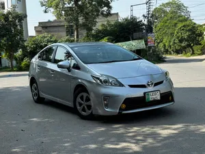 Toyota Prius S LED Edition 1.8 2015 for Sale