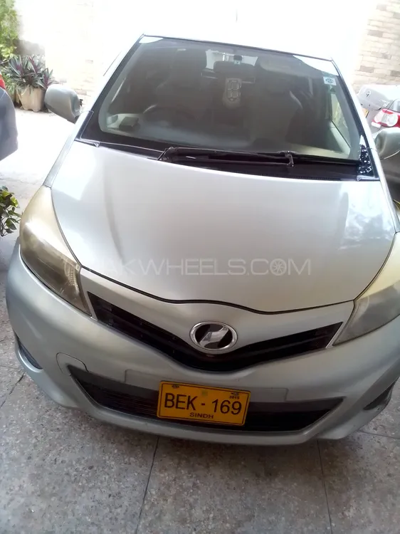 Toyota Vitz 2012 for Sale in Karachi Image-1