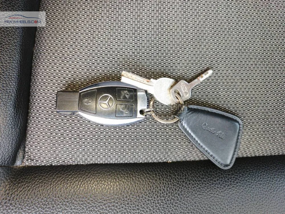 Mercedes Benz E Class 2010 for Sale in Lahore Mercedes Benz E Class 2010 for Sale in Lahore Image-12