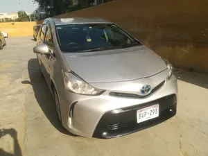 Toyota Prius Alpha G 2017 for Sale