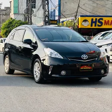 Toyota Prius Alpha S 2014 for Sale