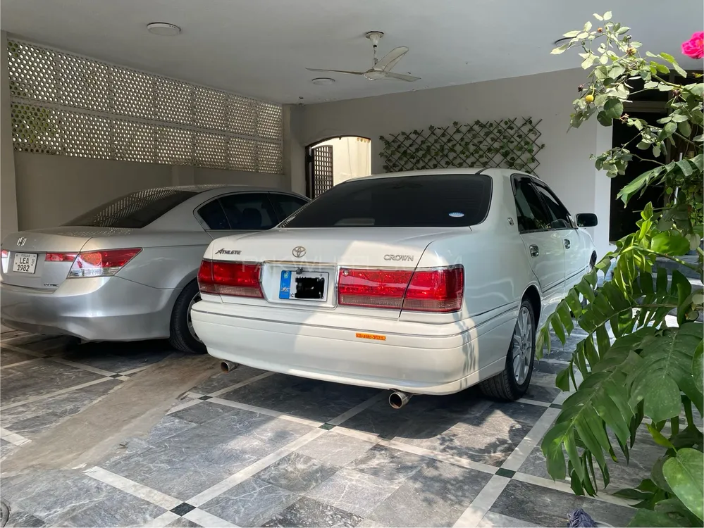 Toyota Crown 2001 for Sale in Lahore Toyota Crown 2001 for Sale in Lahore Image-4