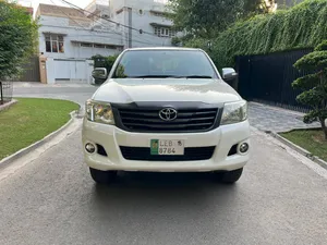 Toyota Hilux Vigo Champ V 2016 for Sale