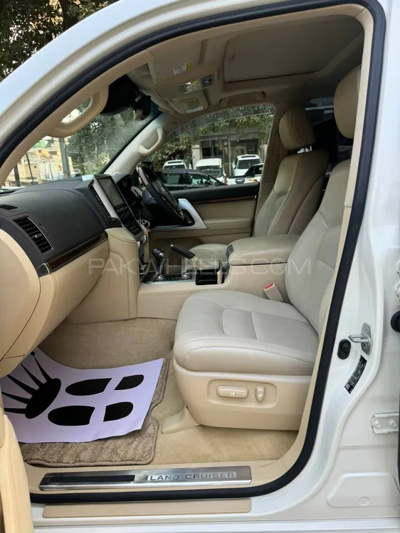 Toyota Land Cruiser 2015 for Sale in Karachi Toyota Land Cruiser 2015 for Sale in Karachi Image-8