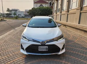 Toyota Corolla Altis CVT-i 1.8 2015 for Sale