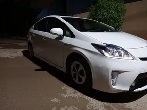 Toyota Prius S LED Edition 1.8 2015 for Sale