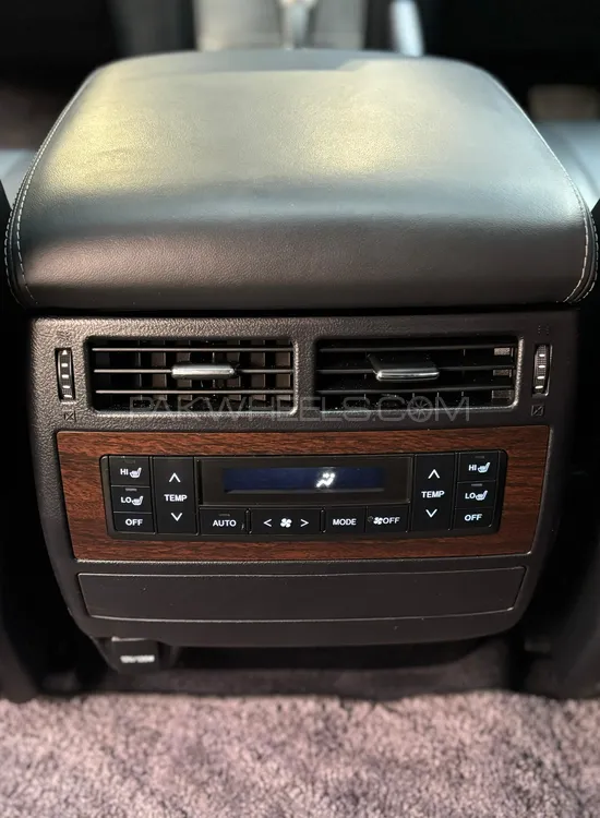 Toyota Land Cruiser 2018 for Sale in Lahore Toyota Land Cruiser 2018 for Sale in Lahore Image-11