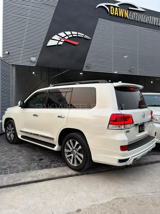 Toyota Land Cruiser 2018 for Sale in Lahore Toyota Land Cruiser 2018 for Sale in Lahore Image-4