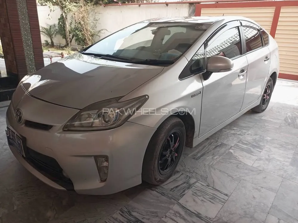 Toyota Prius 2012 for Sale in Faisalabad Toyota Prius 2012 for Sale in Faisalabad Image-3