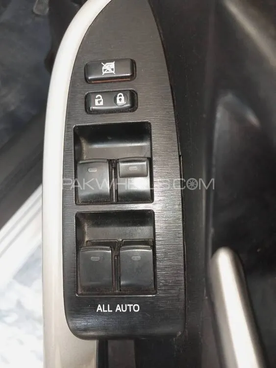 Toyota Prius 2012 for Sale in Faisalabad Toyota Prius 2012 for Sale in Faisalabad Image-12