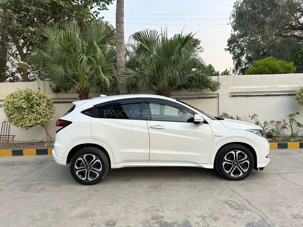 Honda Vezel 2015 for Sale in Karachi Honda Vezel 2015 for Sale in Karachi Image-2