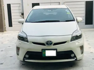 Toyota Prius Alpha G Touring 2013 for Sale